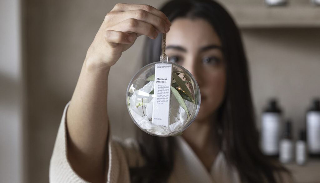 Pour les fêtes de Noël, UNAH, maison de bien-être située à Waterloo a préparé trois jolies boules MIND BODY SOUL à offrir ou à se faire offrir pour de purs moments de bonheur